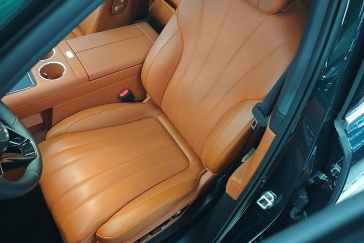 Used Hima AITO M8 2025 Extended-Range Ultra Version 53.4 kWh 6-Seater Edition Left Front Seat