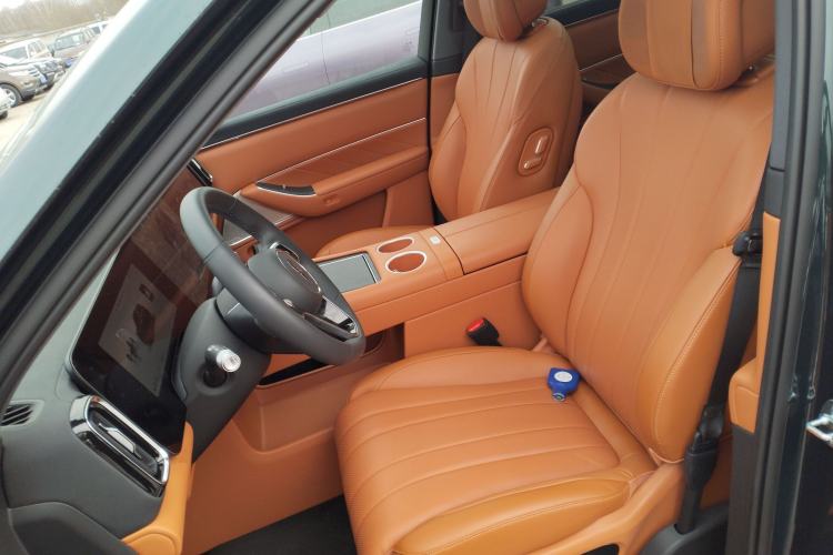 Used Hima AITO M8 2025 Extended-Range Ultra Version 53.4 kWh 6-Seater Edition Left Front Seat
