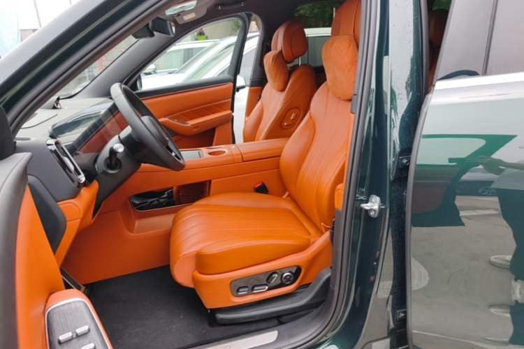 Used Hima AITO M8 2025 Extended-Range Ultra Version 53.4 kWh 6-Seater Edition Left Front Seat