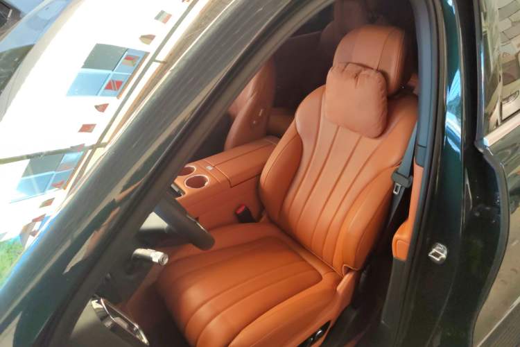 Used Hima AITO M8 2025 Extended-Range Max Version 37 kWh 6-Seater Left Front Seat