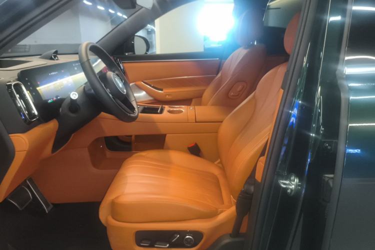Used Hima AITO M8 2025 Extended-Range Ultra Version 53.4 kWh 6-Seater Edition Left Front Seat