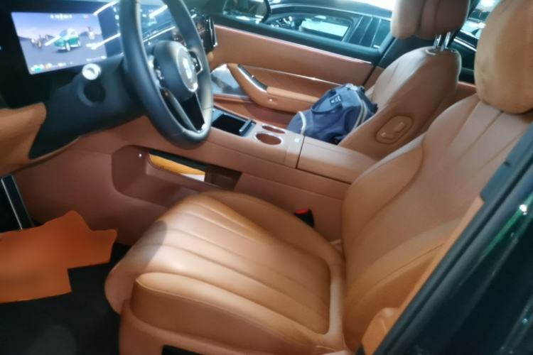 Used Hima AITO M8 2025 Extended-Range Ultra Version 53.4 kWh 6-Seater Edition Left Front Seat
