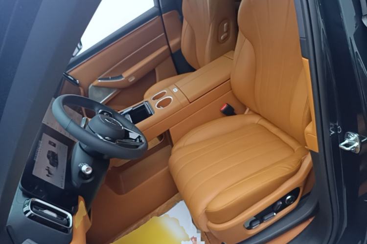Used Hima AITO M8 2025 Extended-Range Max+ Version 53.4 kWh 6-Seater Edition Left Front Seat