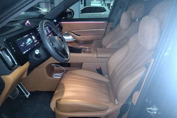 Used Hima AITO M8 2025 Extended-Range Max Version 37 kWh 5-Seater Left Front Seat