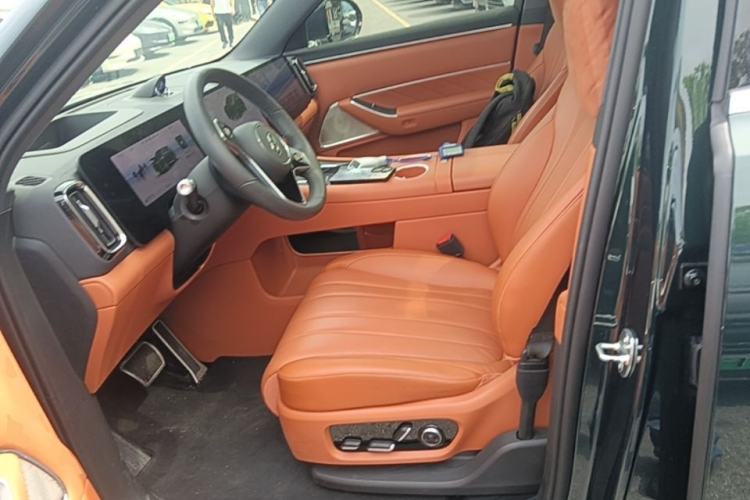 Used Hima AITO M8 2025 Extended-Range Max+ Version 53.4 kWh 5-Seater Edition Left Front Seat