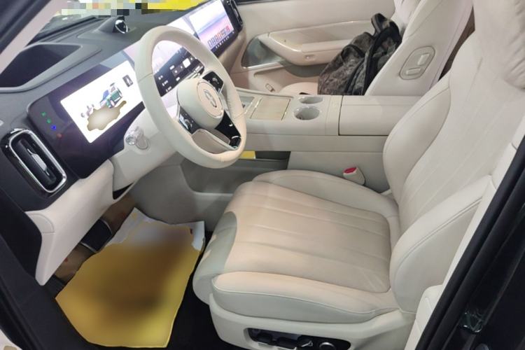 Used Hima AITO M8 2025 Extended-Range Max+ Version 53.4 kWh 6-Seater Edition Left Front Seat