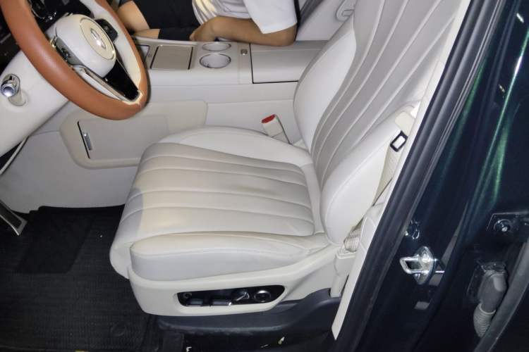 Used Hima AITO M8 2025 Extended-Range Max Version 37 kWh 5-Seater Left Front Seat