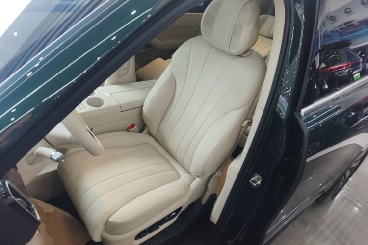 Used Hima AITO M8 2025 Extended-Range Max+ Version 53.4 kWh 6-Seater Edition Left Front Seat