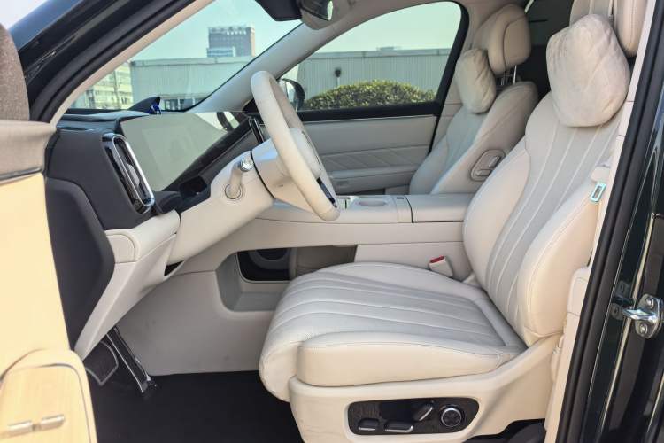 Used Hima AITO M8 2025 Extended-Range Max+ Version 53.4 kWh 6-Seater Edition Left Front Seat