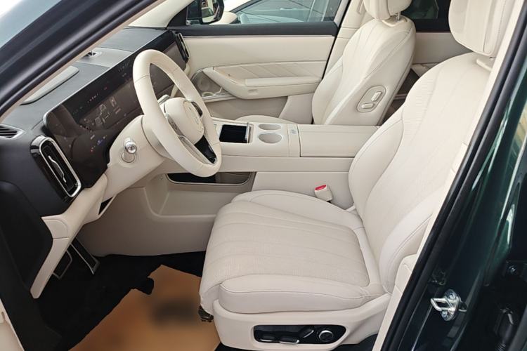 Used Hima AITO M8 2025 Extended-Range Ultra Version 53.4 kWh 6-Seater Edition Left Front Seat