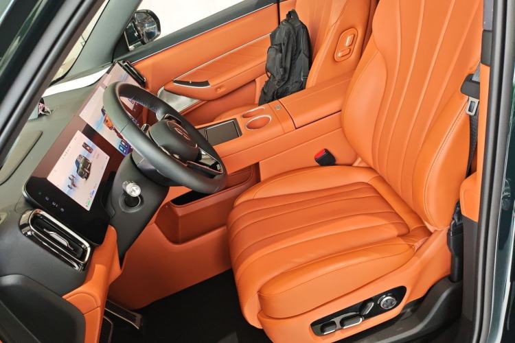 Used Hima AITO M8 2025 Extended-Range Ultra Version 53.4 kWh 6-Seater Edition Left Front Seat