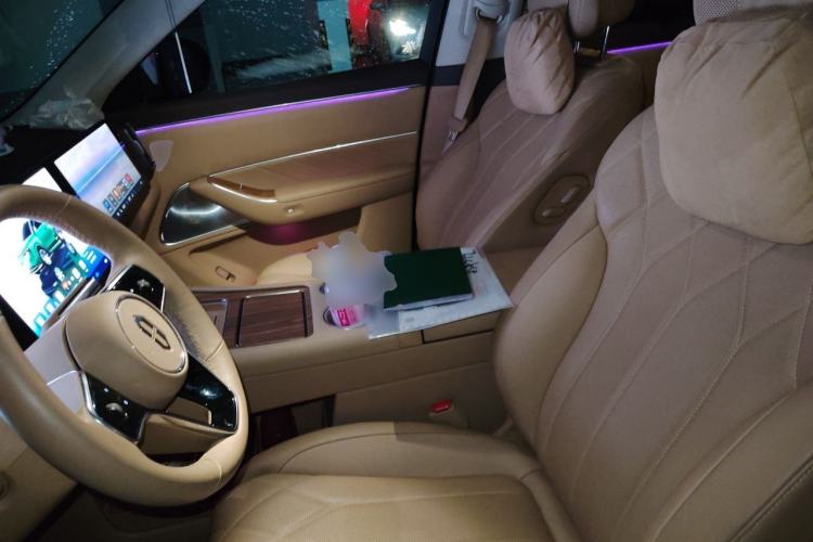 Used Hima AITO M8 2025 Extended-Range Max+ Version 53.4 kWh 6-Seater Edition Left Front Seat