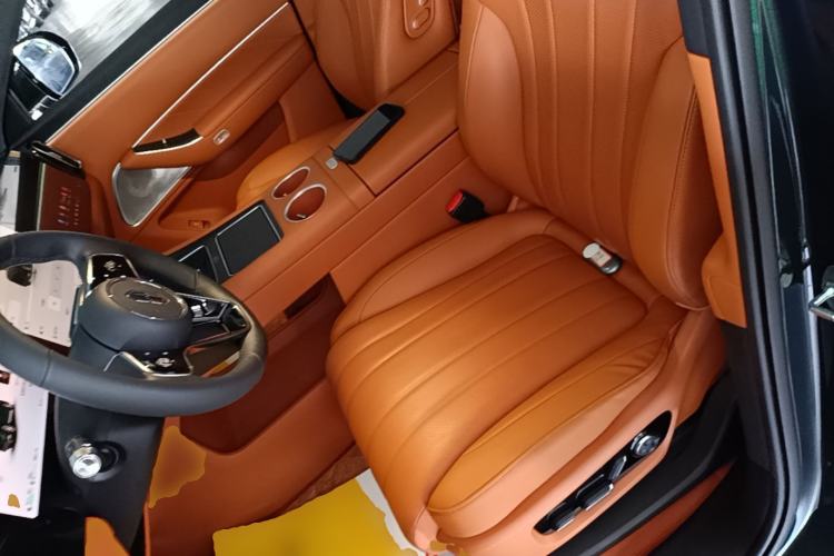 Used Hima AITO M8 2025 Extended-Range Max+ Version 53.4 kWh 6-Seater Edition Left Front Seat