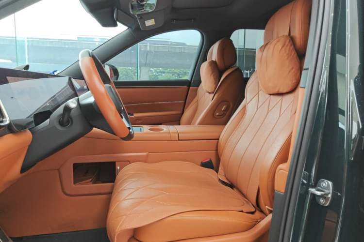 Used Hima AITO M8 2025 Extended-Range Max+ Version 53.4 kWh 6-Seater Edition Left Front Seat