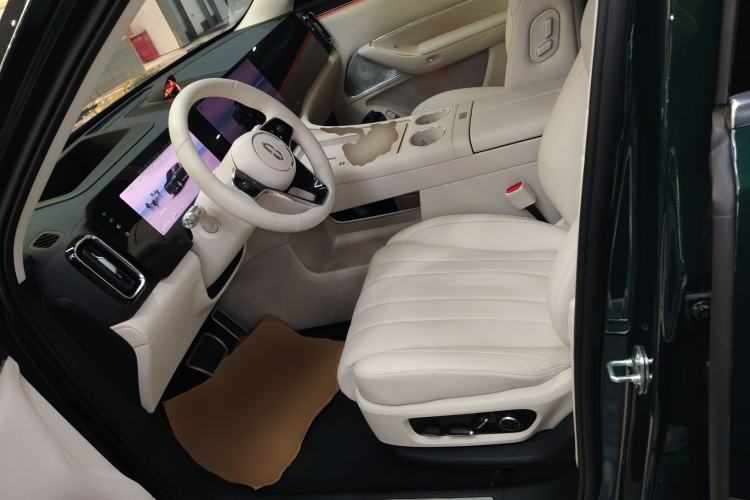 Used Hima AITO M8 2025 Extended-Range Max+ Version 53.4 kWh 5-Seater Edition Left Front Seat