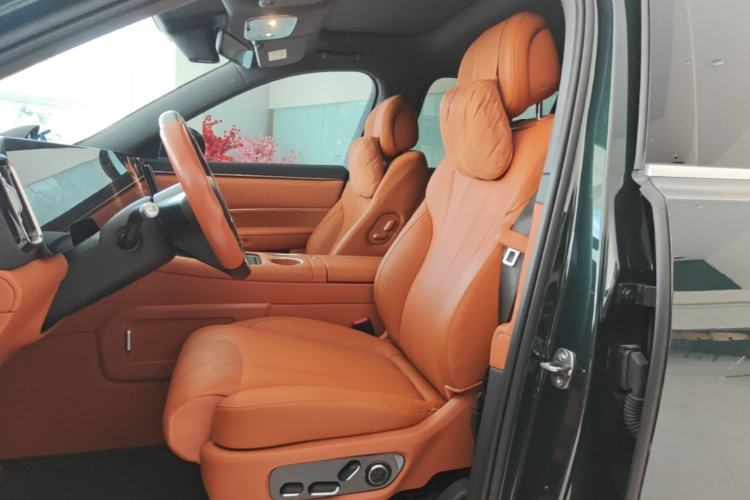 Used Hima AITO M8 2025 Extended-Range Max+ Version 53.4 kWh 6-Seater Edition Left Front Seat