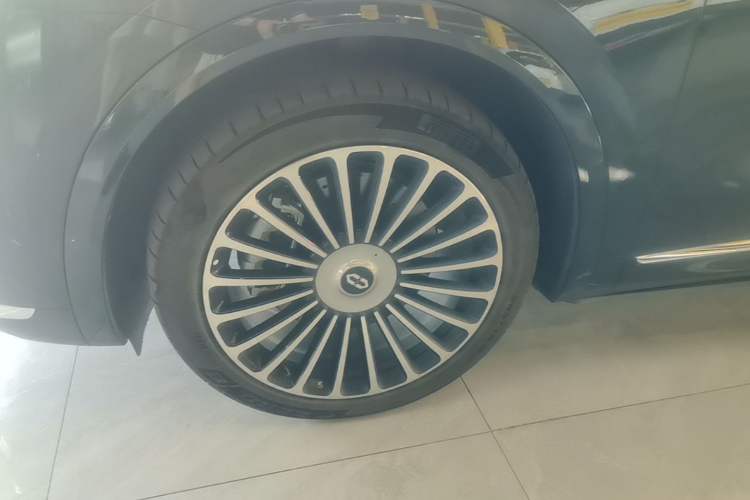Used Hima AITO M8 2025 Extended-Range Ultra Version 53.4 kWh 6-Seater Edition Left Front Wheel Hub