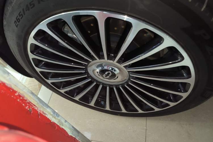 Used Hima AITO M8 2025 Extended-Range Ultra Version 53.4 kWh 6-Seater Edition Left Front Wheel Hub