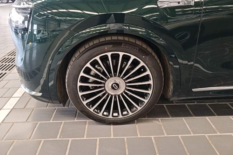 Used Hima AITO M8 2025 Extended-Range Ultra Version 53.4 kWh 6-Seater Edition Left Front Wheel Hub
