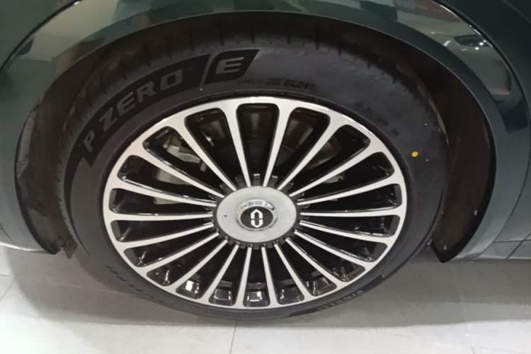 Used Hima AITO M8 2025 Extended-Range Ultra Version 53.4 kWh 6-Seater Edition Left Front Wheel Hub