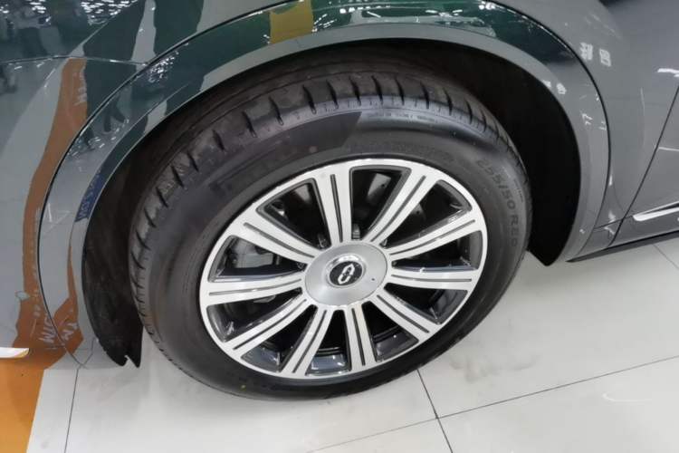 Used Hima AITO M8 2025 Extended-Range Max+ Version 53.4 kWh 5-Seater Edition Left Front Wheel Hub