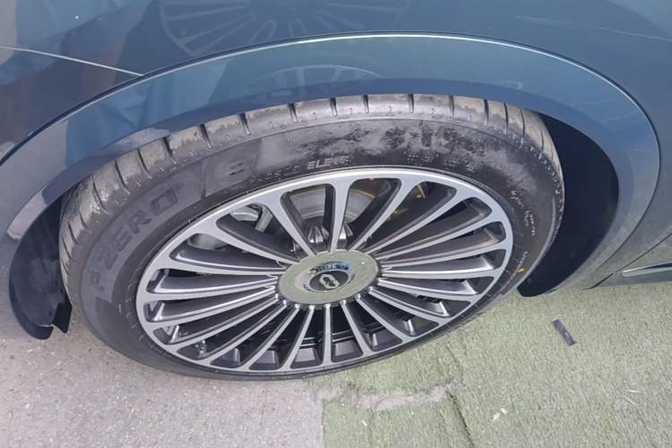 Used Hima AITO M8 2025 Extended-Range Ultra Version 53.4 kWh 6-Seater Edition Left Front Wheel Hub