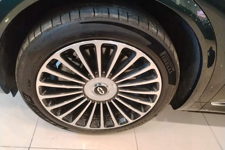 Used Hima AITO M8 2025 Extended-Range Ultra Version 53.4 kWh 6-Seater Edition Left Front Wheel Hub