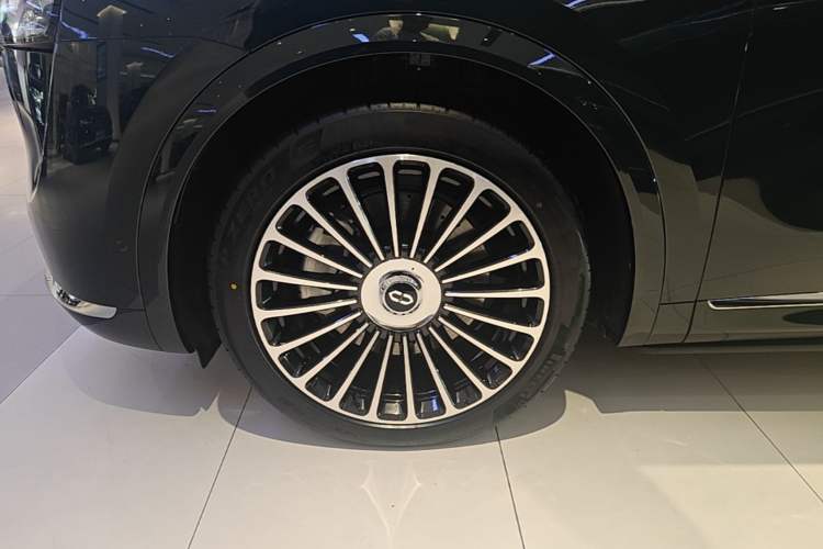 Used Hima AITO M8 2025 Extended-Range Ultra Version 53.4 kWh 6-Seater Edition Left Front Wheel Hub