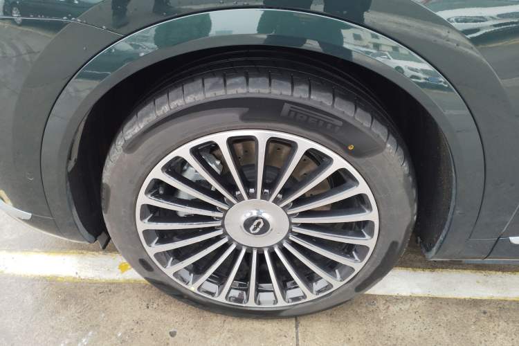 Used Hima AITO M8 2025 Extended-Range Ultra Version 53.4 kWh 6-Seater Edition Left Front Wheel Hub