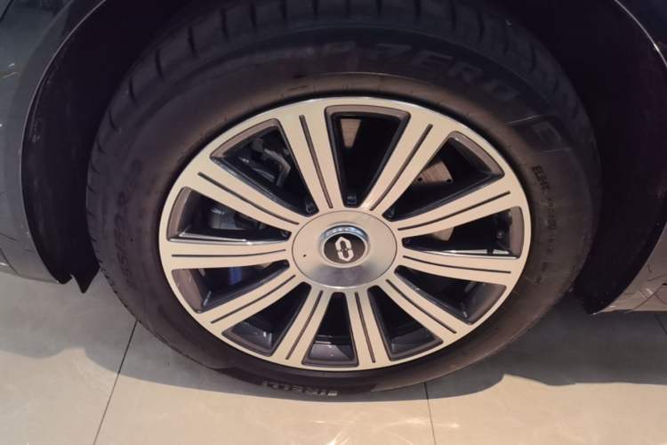 Used Hima AITO M8 2025 Extended-Range Ultra Version 53.4 kWh 6-Seater Edition Left Front Wheel Hub