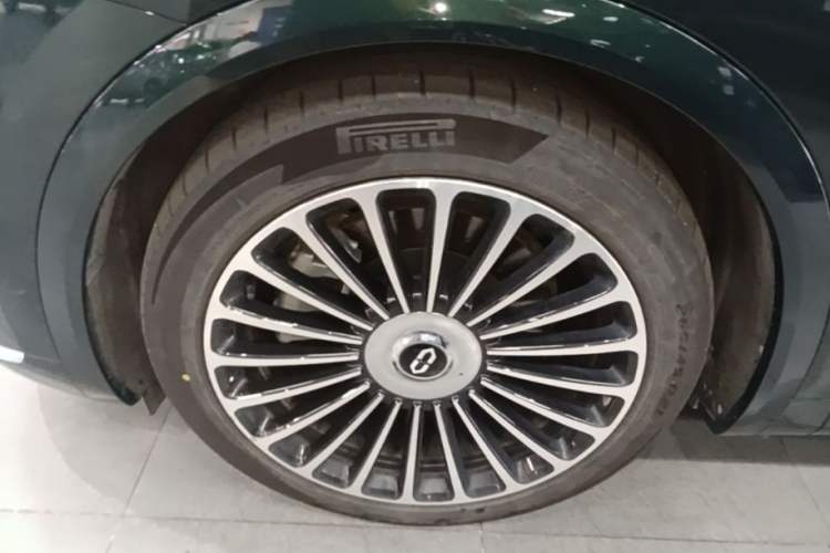 Used Hima AITO M8 2025 Extended-Range Ultra Version 53.4 kWh 6-Seater Edition Left Front Wheel Hub