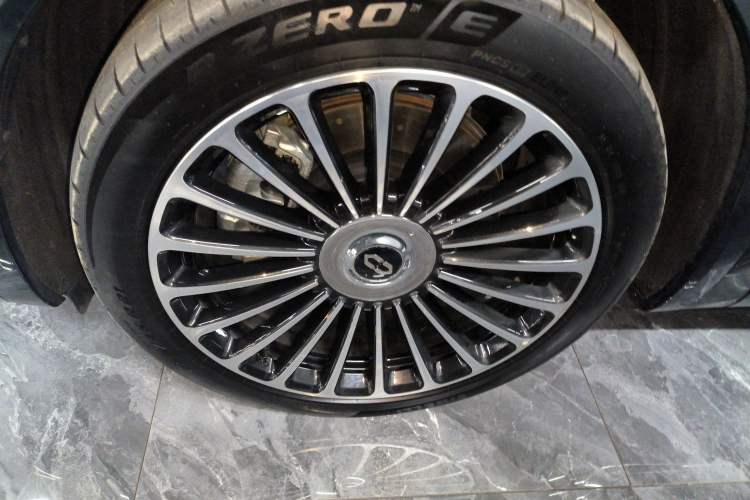 Used Hima AITO M8 2025 Extended-Range Ultra Version 53.4 kWh 6-Seater Edition Left Front Wheel Hub