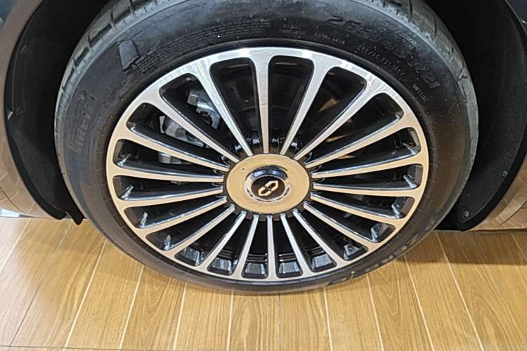 Used Hima AITO M8 2025 Extended-Range Ultra Version 53.4 kWh 6-Seater Edition Left Front Wheel Hub