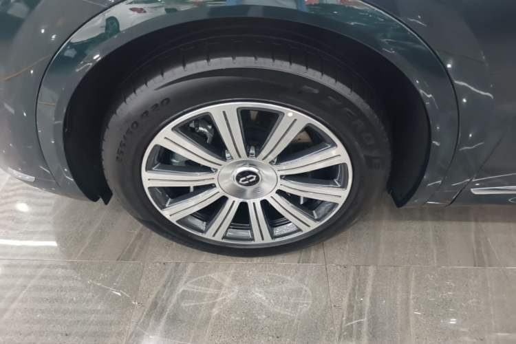 Used Hima AITO M8 2025 Extended-Range Max+ Version 53.4 kWh 6-Seater Edition Left Front Wheel Hub