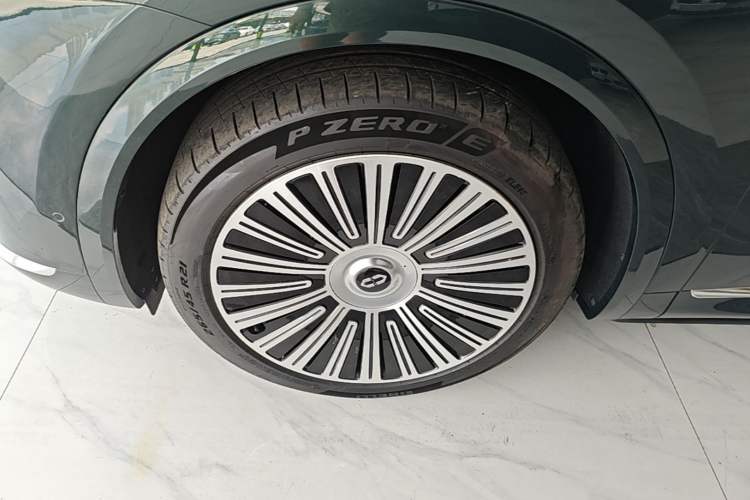 Used Hima AITO M8 2025 Extended-Range Ultra Version 53.4 kWh 6-Seater Edition Left Front Wheel Hub