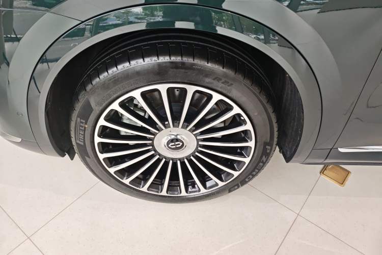 Used Hima AITO M8 2025 Extended-Range Ultra Version 53.4 kWh 6-Seater Edition Left Front Wheel Hub