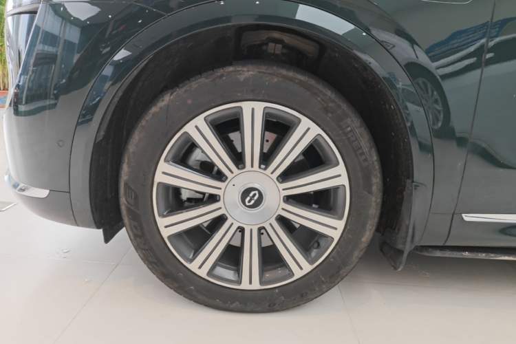 Used Hima AITO M8 2025 Extended-Range Max+ Version 53.4 kWh 6-Seater Edition Left Front Wheel Hub