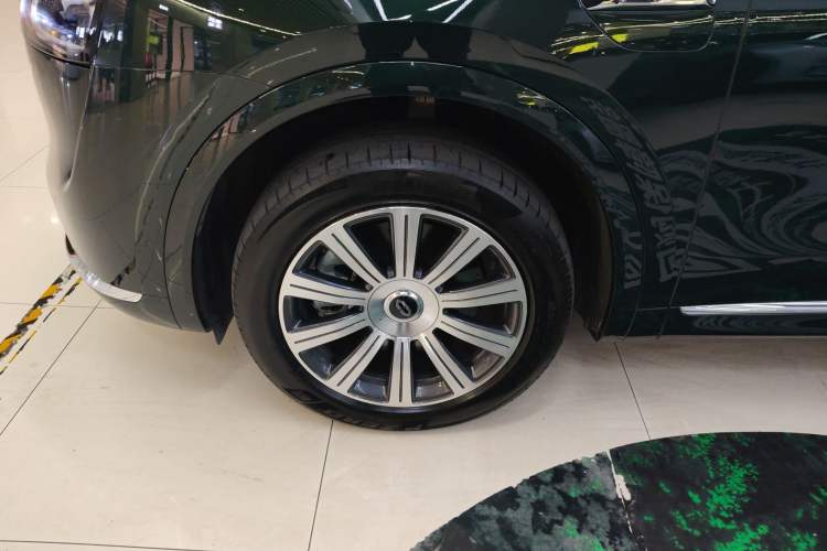 Used Hima AITO M8 2025 Extended-Range Max+ Version 53.4 kWh 5-Seater Edition Left Front Wheel Hub