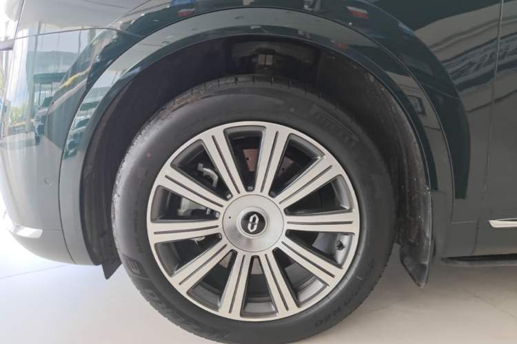 Used Hima AITO M8 2025 Extended-Range Max+ Version 53.4 kWh 6-Seater Edition Left Front Wheel Hub