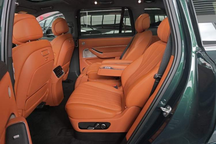 Used Hima AITO M8 2025 Extended-Range Ultra Version 53.4 kWh 6-Seater Edition Left Rear Seat