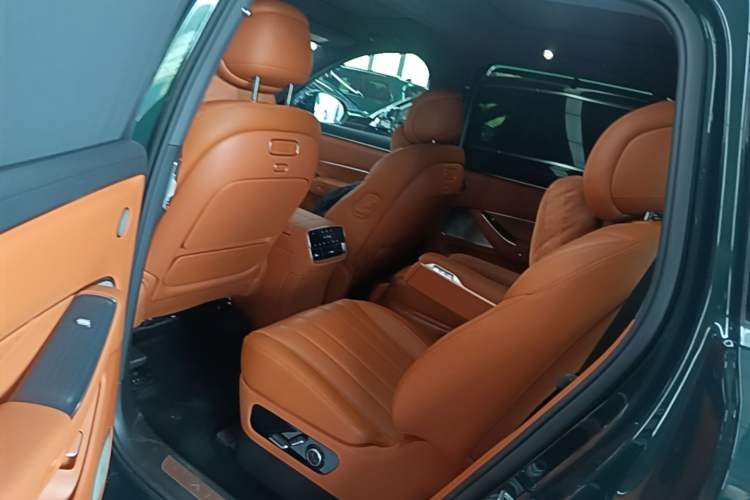 Used Hima AITO M8 2025 Extended-Range Ultra Version 53.4 kWh 6-Seater Edition Left Rear Seat