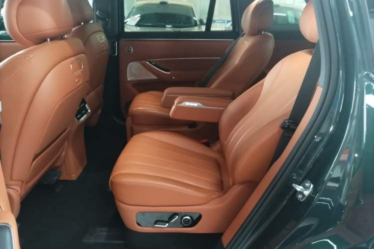 Used Hima AITO M8 2025 Extended-Range Ultra Version 53.4 kWh 6-Seater Edition Left Rear Seat