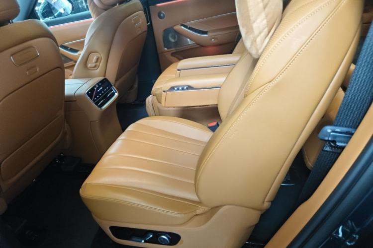 Used Hima AITO M8 2025 Extended-Range Ultra Version 53.4 kWh 6-Seater Edition Left Rear Seat