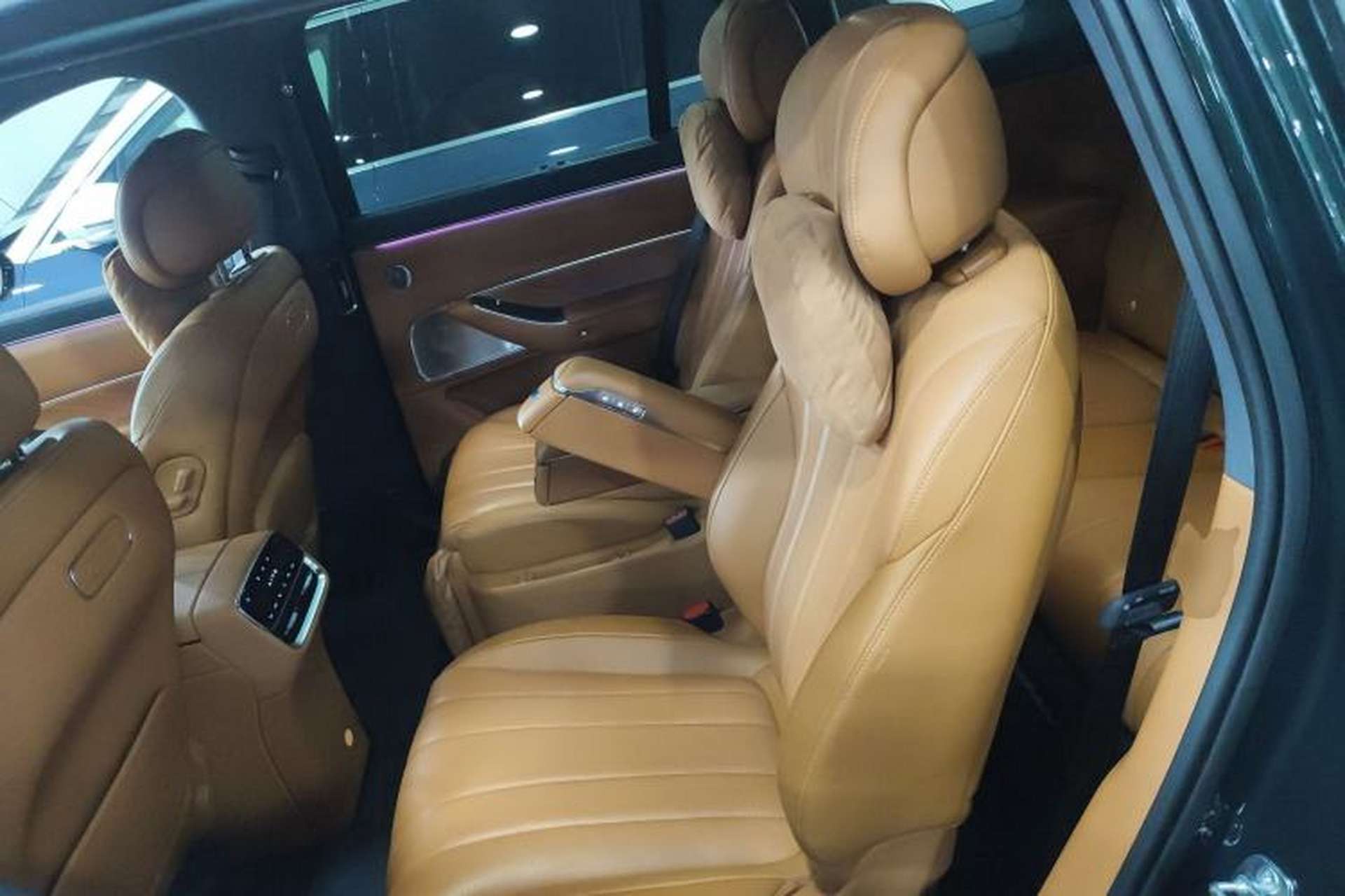 Used Hima AITO M8 2025 Extended-Range Ultra Version 53.4 kWh 6-Seater Edition Left Rear Seat