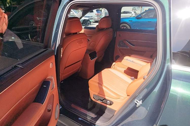 Used Hima AITO M8 2025 Extended-Range Ultra Version 53.4 kWh 6-Seater Edition Left Rear Seat