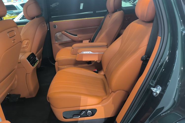 Used Hima AITO M8 2025 Extended-Range Ultra Version 53.4 kWh 6-Seater Edition Left Rear Seat