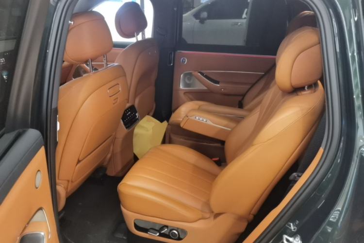 Used Hima AITO M8 2025 Extended-Range Ultra Version 53.4 kWh 6-Seater Edition Left Rear Seat