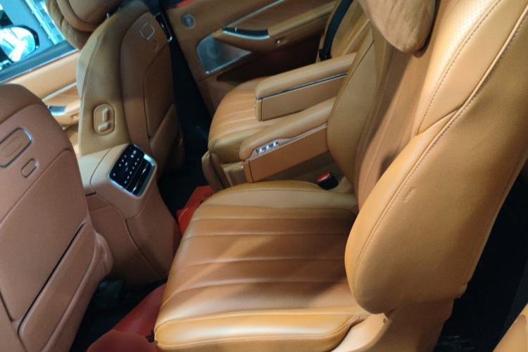 Used Hima AITO M8 2025 Extended-Range Ultra Version 53.4 kWh 6-Seater Edition Left Rear Seat