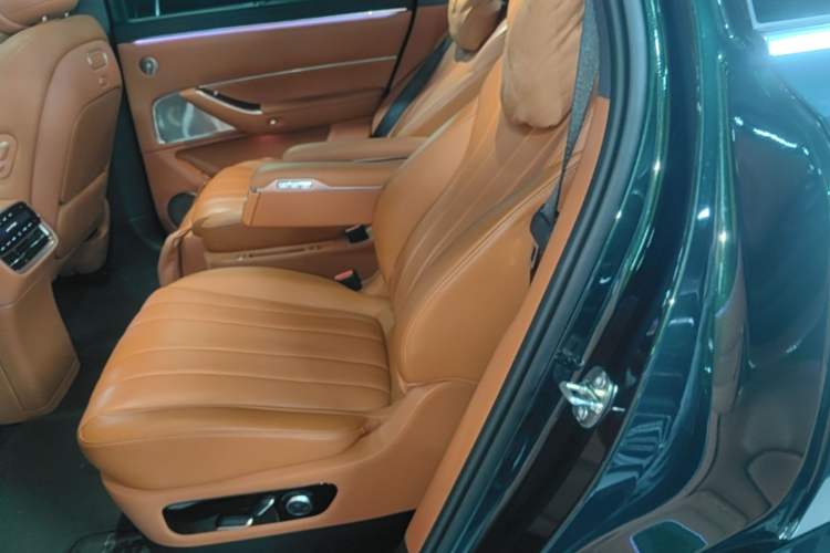 Used Hima AITO M8 2025 Extended-Range Ultra Version 53.4 kWh 6-Seater Edition Left Rear Seat