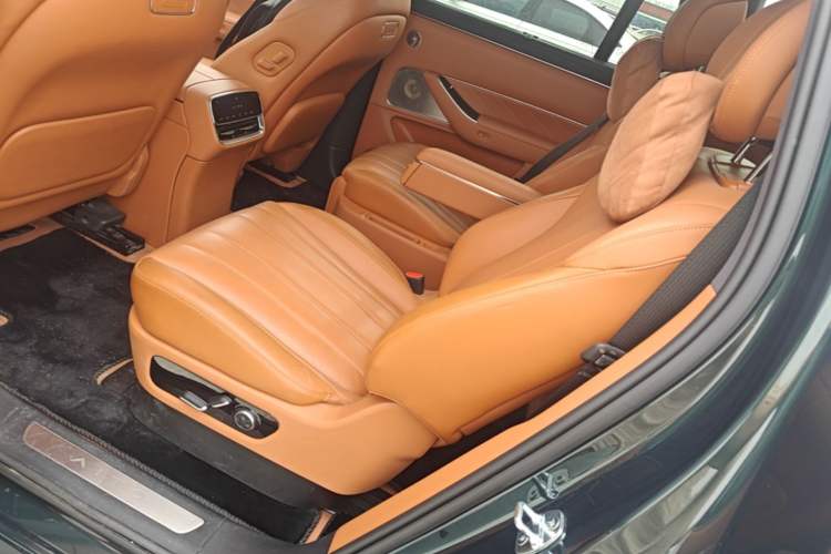 Used Hima AITO M8 2025 Extended-Range Max+ Version 53.4 kWh 6-Seater Edition Left Rear Seat